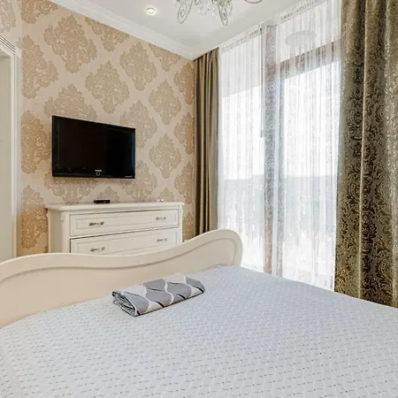 Gefest 1-bedroom With Terrace Апартаменти *